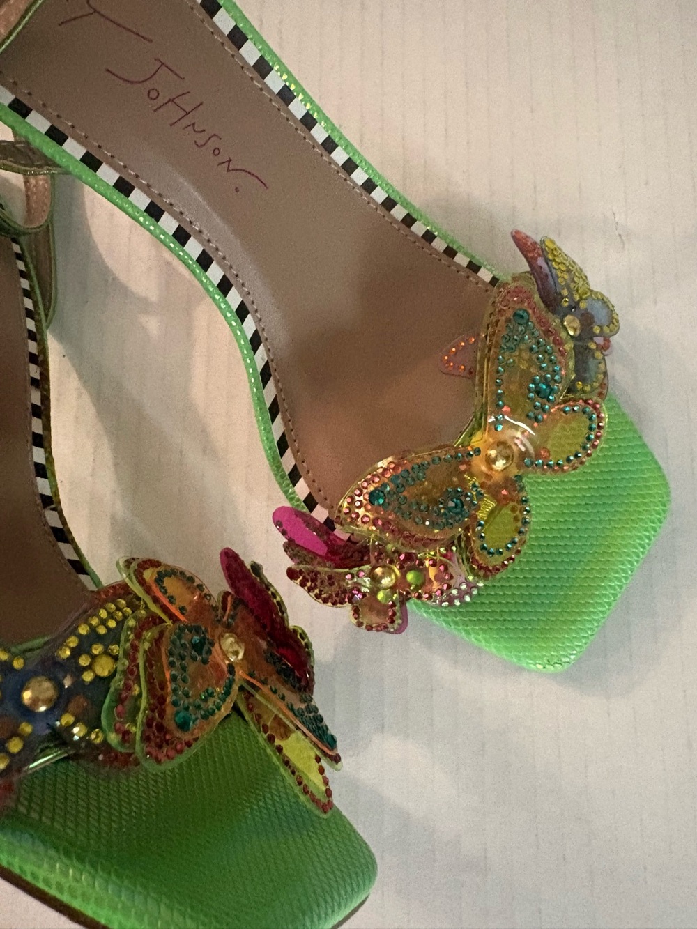 Betsey Johnson Multi Colored Vibrant Green Clear Wedge Sandals 7.5